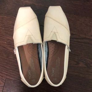 Toms sparkly cream shoes